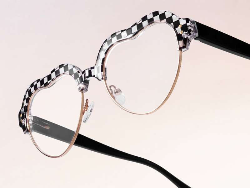 Find a pair of ’90s frames in Vooglam’s Artsy Collection.