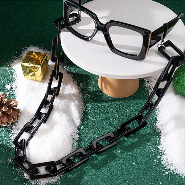 black-chain-with-square-black-frame